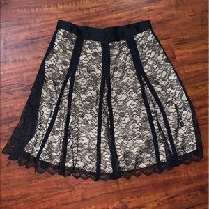 Apostrophe lace skirt